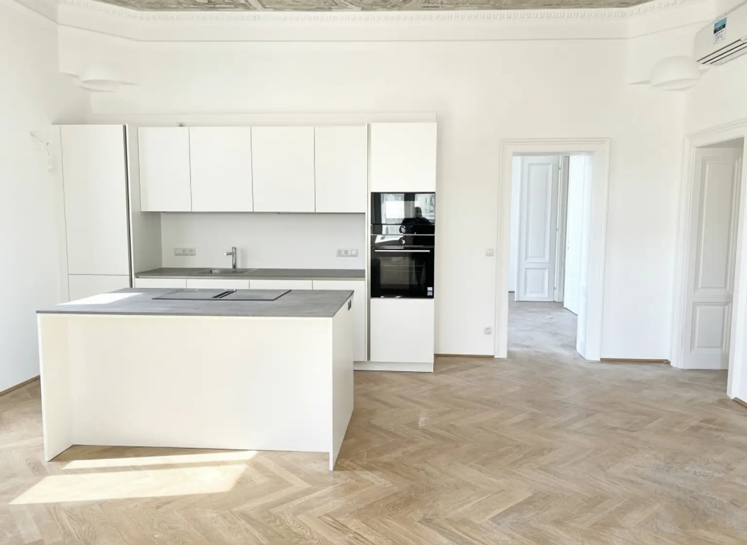 UNBEFRISTET und ERSTBEZUG: Prachtvolle, klimatisierte Wohnung in Top Lage / UNLIMITED and FIRST OCCUPANCY: Stunning, air-conditioned apartment