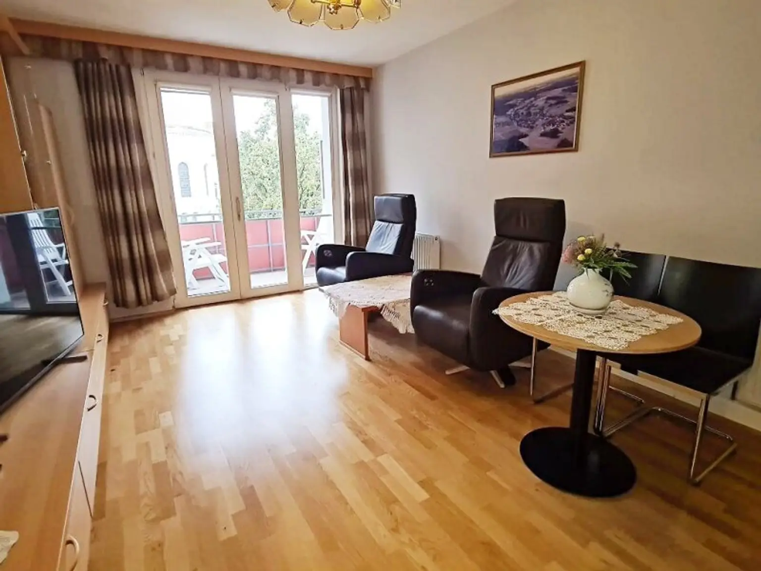 FAMILIENHIT, ENKPLATZ, gepflegte 113 m2 Neubau mit Loggia, 4 Zimmer, Küche, 2 Bäder, teilmöbliert, 3. Liftstock, U3-Nähe