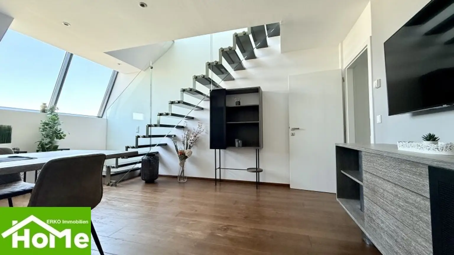 Moderne Dachwohnung auf 2 Etagen und 26m2 Terrasse
