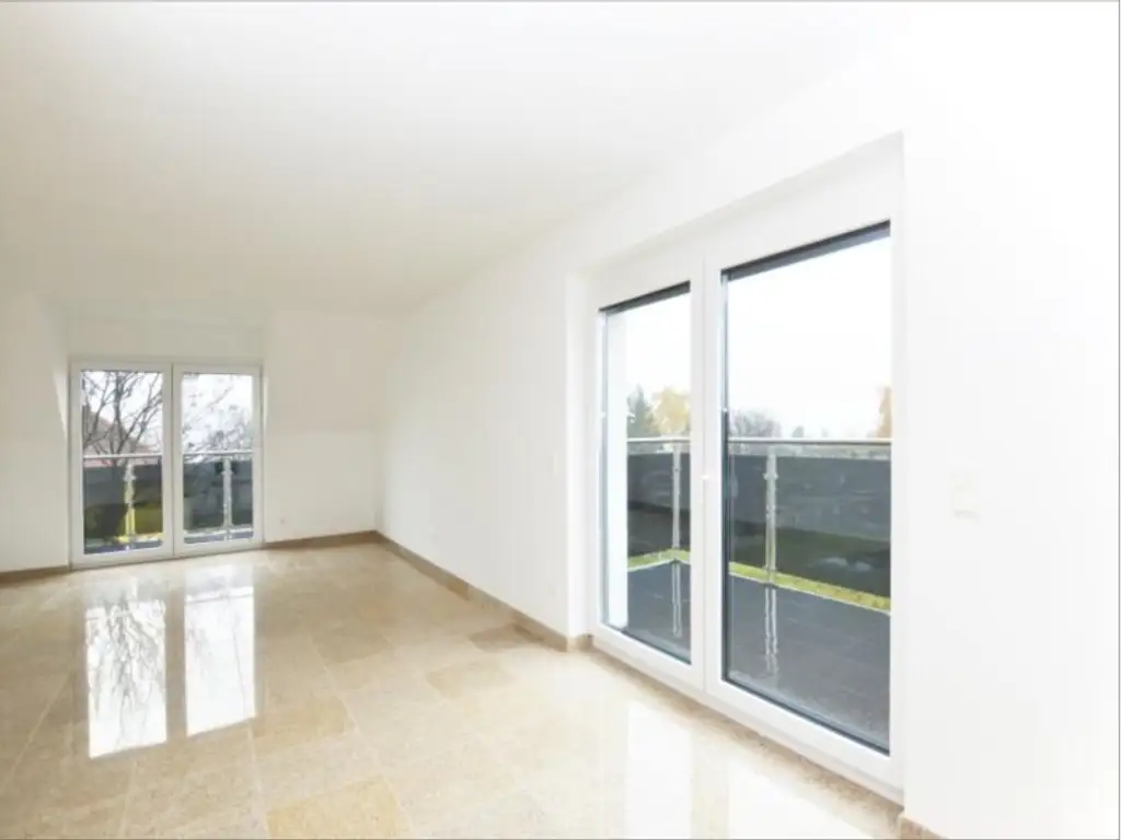 ATEMBERAUBENDE WOHNUNG MIT BALKON - ZENTRAL BEGEHBARE ZIMMER - KÜCHE - AB SOFORT!