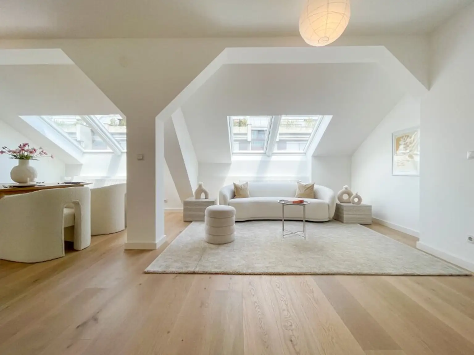 REVITALISIERTES ZINSHAUS: generalsanierte 3-Zimmerwohnung im klimatisiertem DG