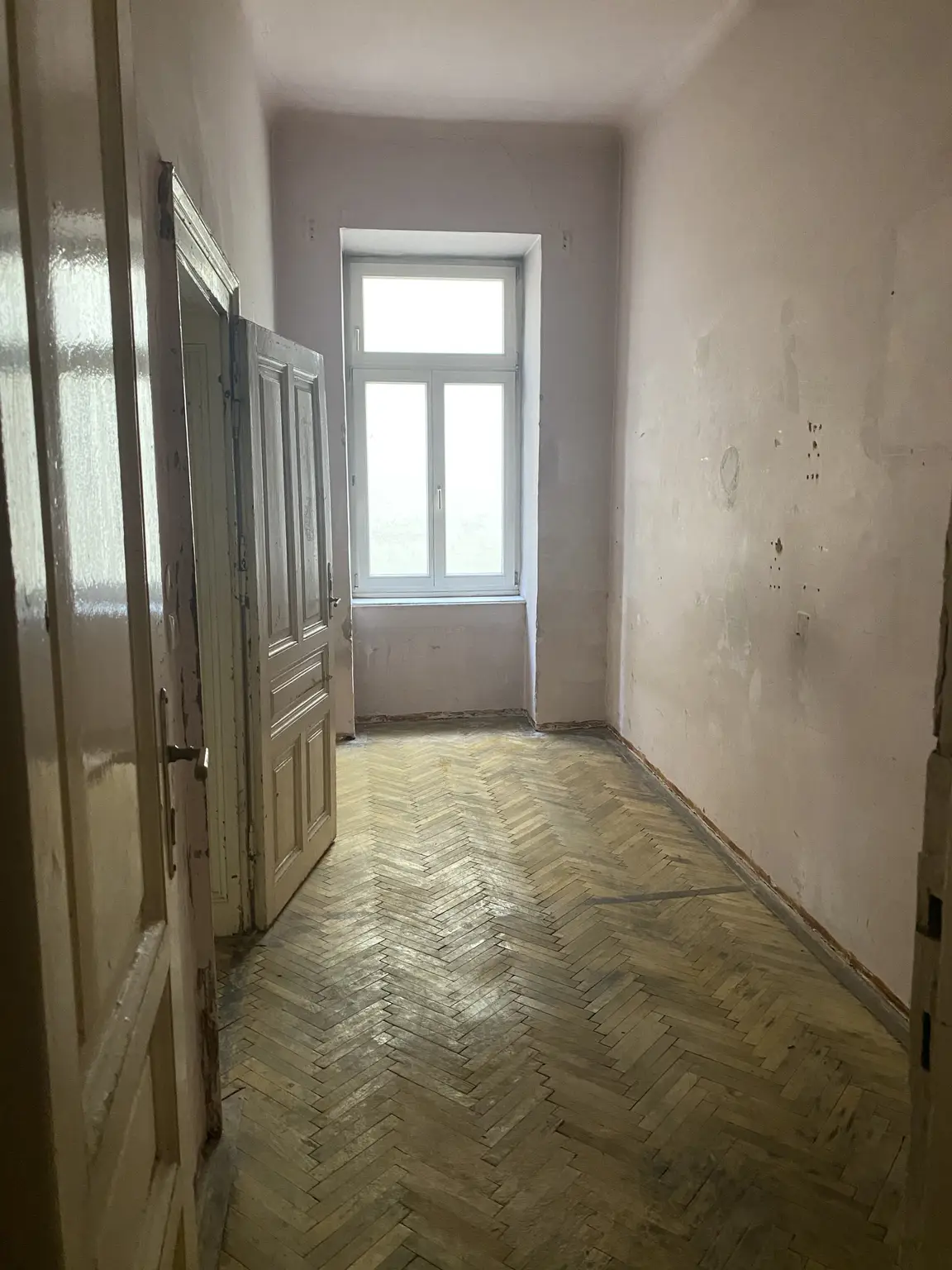 Renovierungsbedürftiges 2 Zimmer Altbauarpartment  in Toplage 1090 Wien !