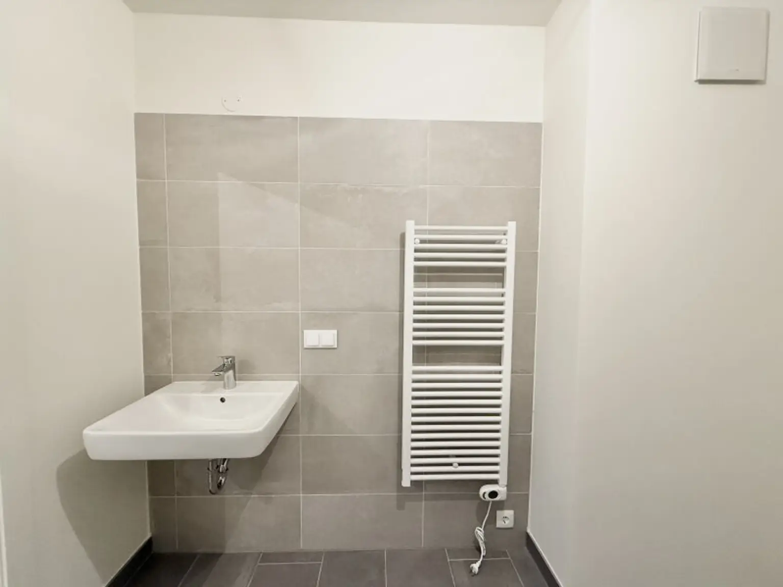 Tolle 3-Zimmer Wohnung in traumhafter Lage nahe dem Kagraner Platz! Erstbezug auf Eigengrund, provisionsfrei und fertiggestellt