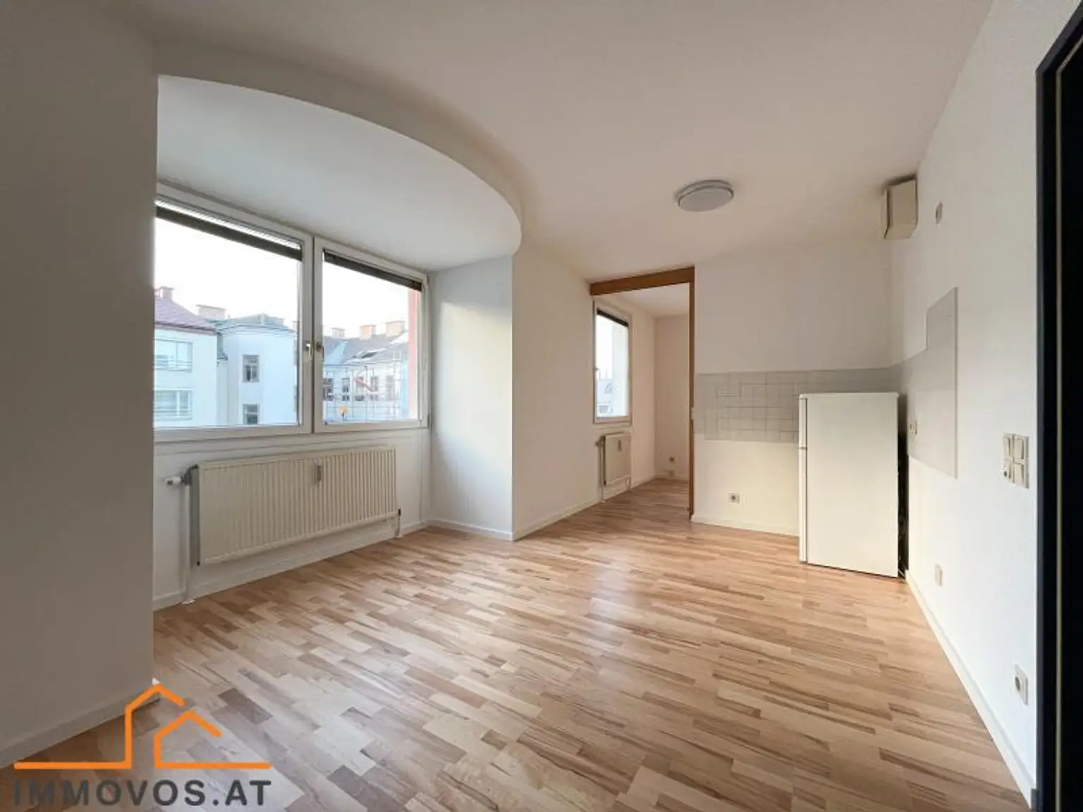 IHR NEUES ZUHAUSE IN DER STADT // KOMPAKT, PRAKTISCH UND PERFEKT ANGEBUNDEN // 1,5 ZIMMER UND GARAGENSTELLPLATZ
