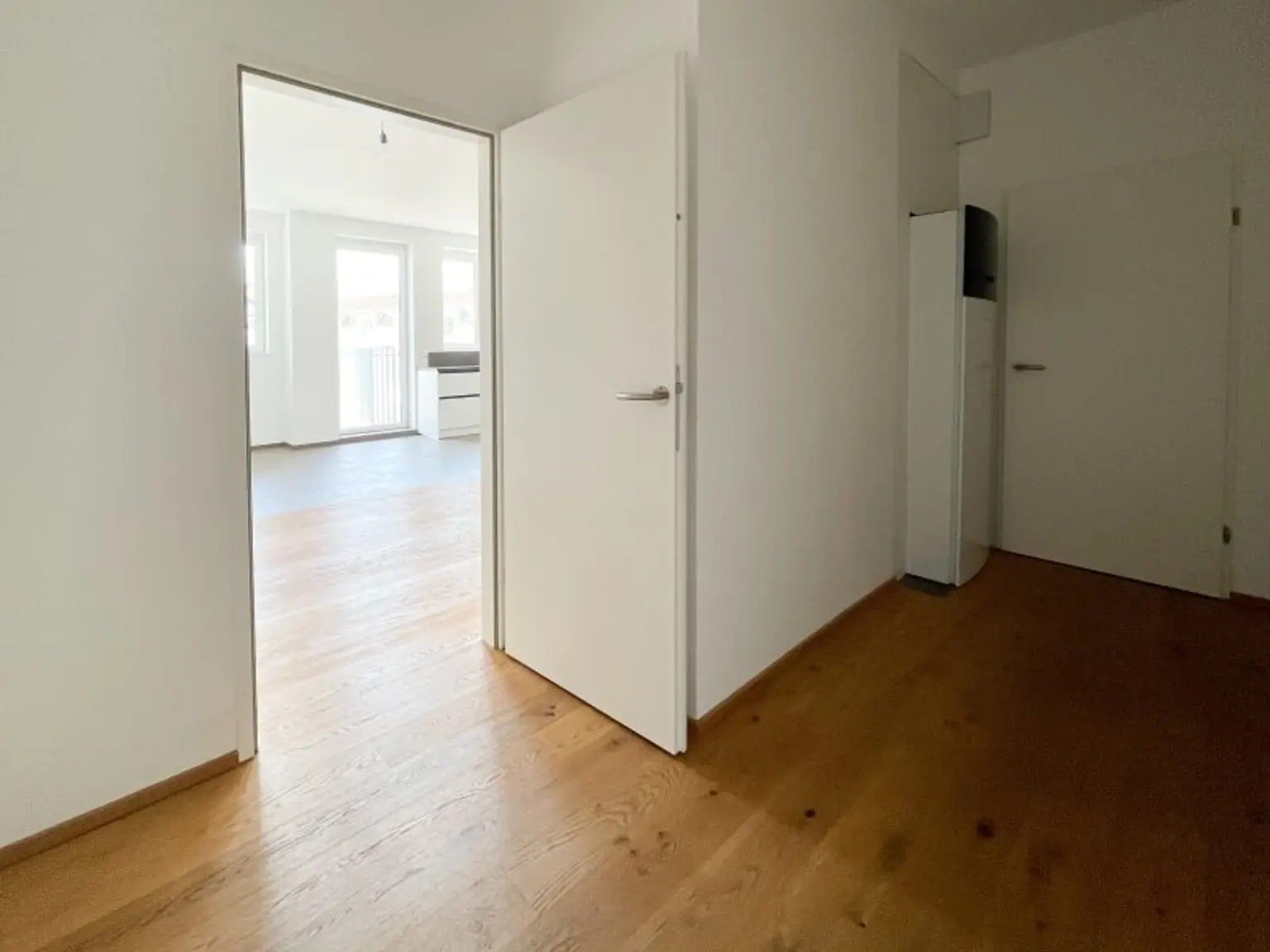 NÄHE NASCHMARKT: DG-AUSBAU IM ALTBAU - U4 Pilgramgasse - 3-Zimmerwohnung mit hofseitigem Balkon