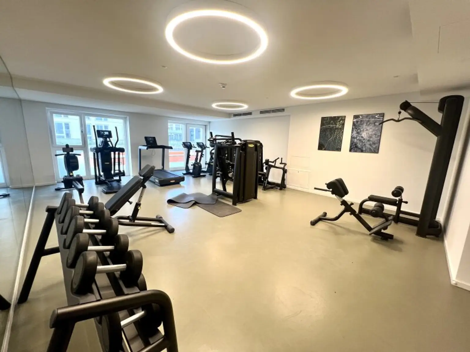 U-Bahn U1 Kagran - Sauna - Loggia - Fitnessraum - Deckenkühlung - Pool am Dach