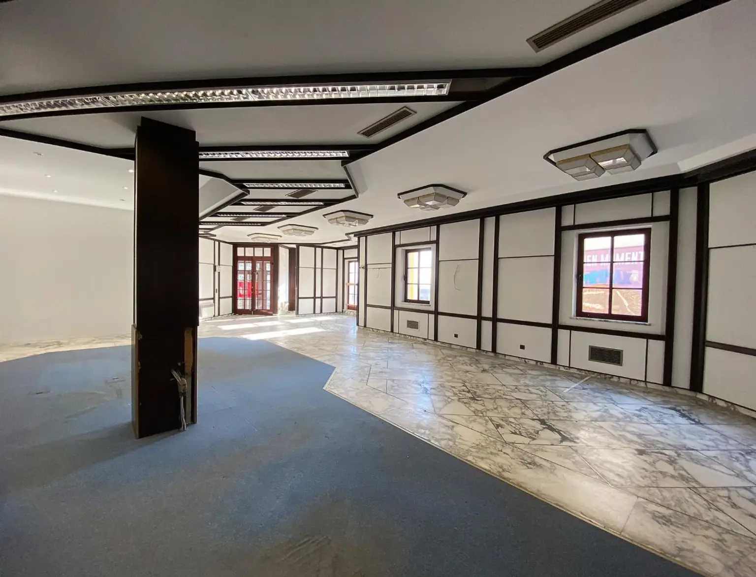 Verkaufraum Blick Eingang