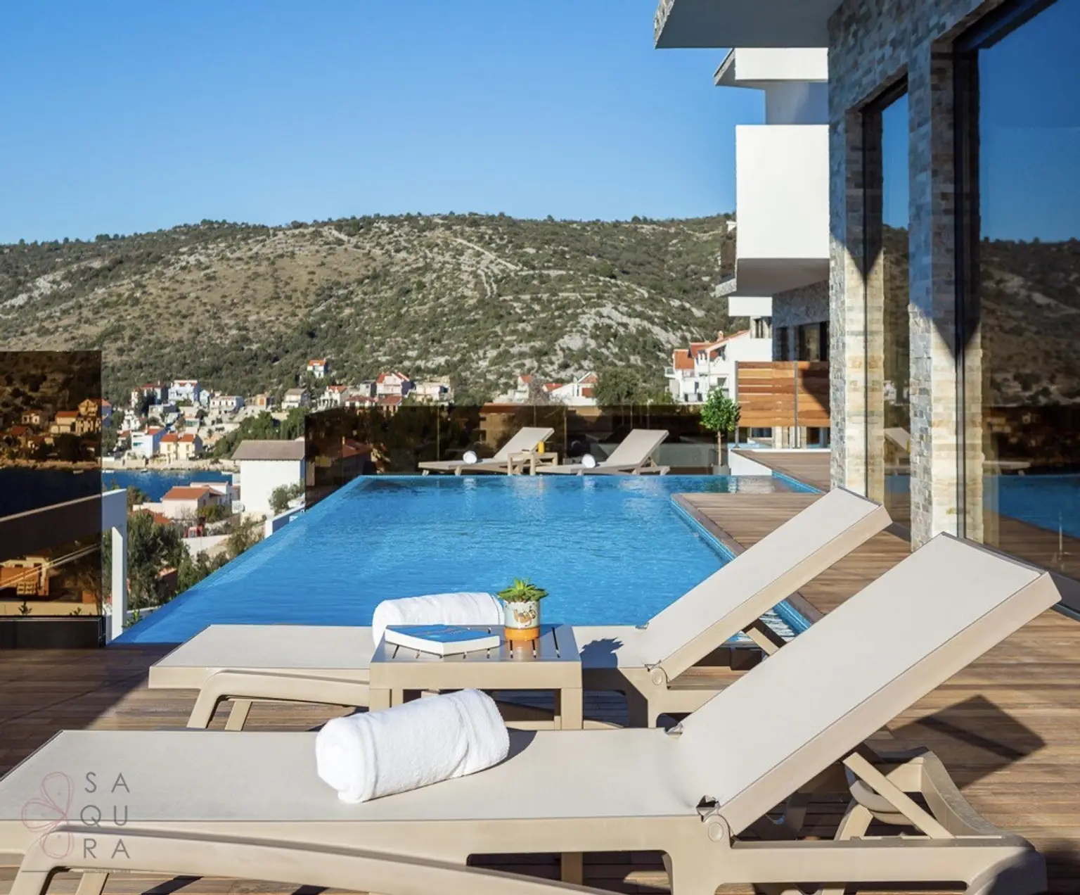 Moderne Villa mit Meerblick in Rogoznica – Eleganz und Erholung nur 80 m vom Meer
