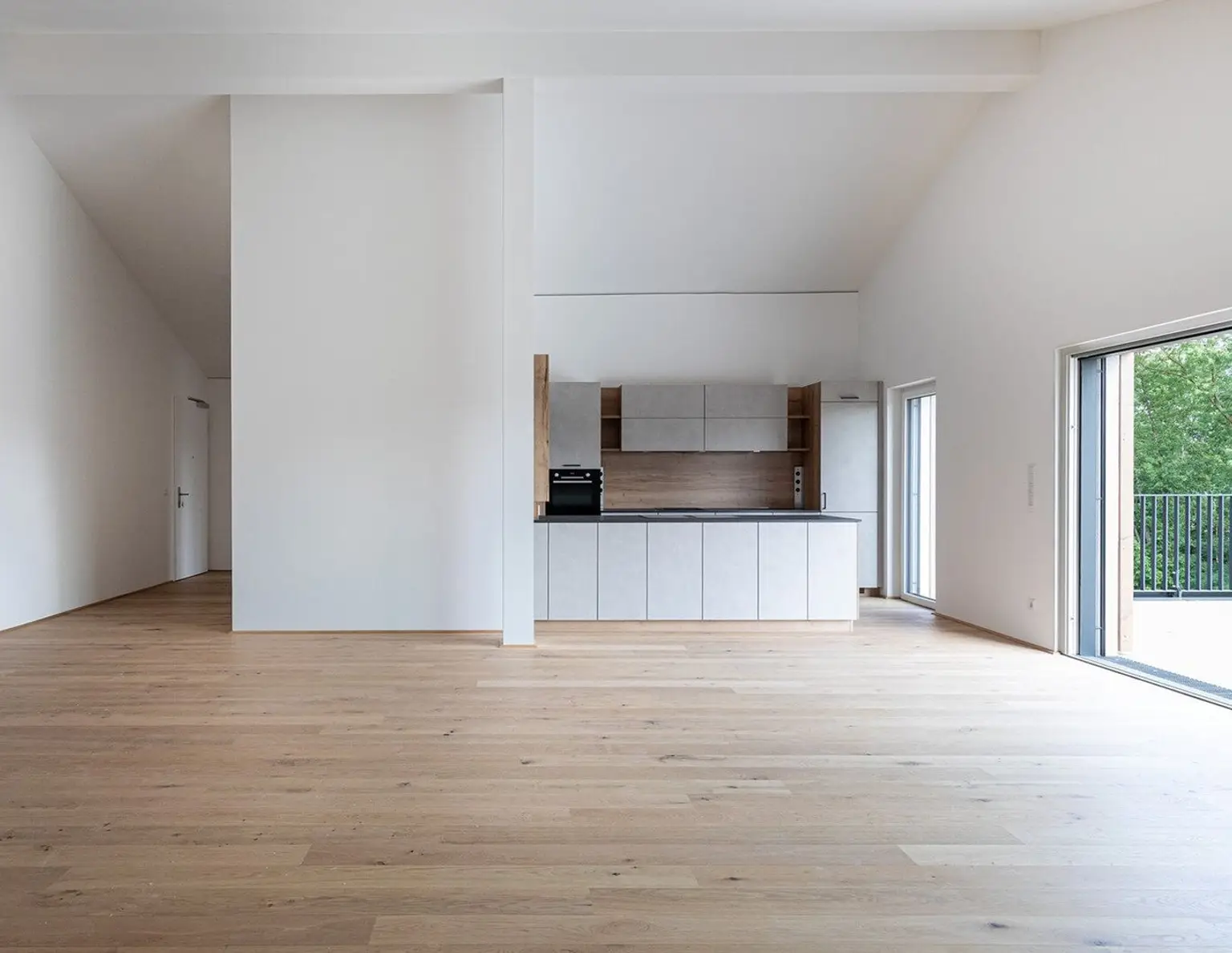 BEZUGSFERTIG! Traumhafte DACHGESCHOSSWOHNUNG mit Blick ins Grüne und viel Raum!