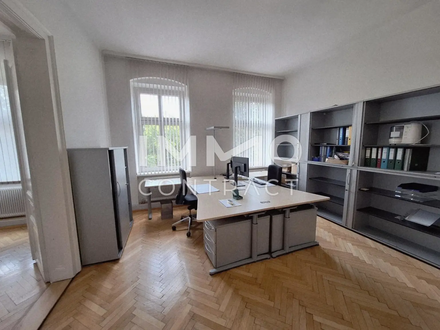Repräsentatives Büro mit Blick auf den Volksgarten