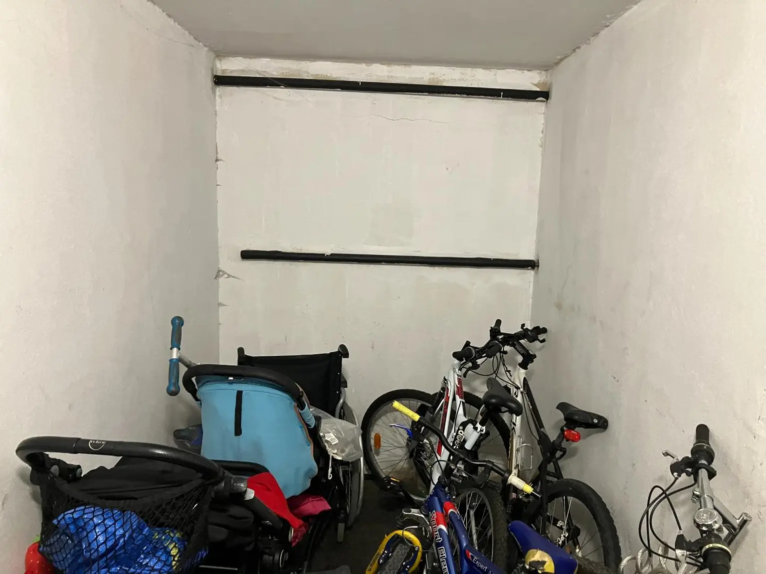 Sanierungsbedürftige 2-Zimmer Wohnung mit sonniger Loggia