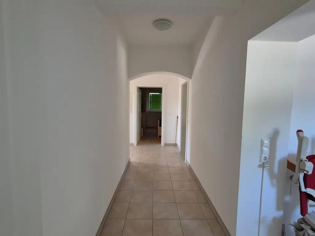 ZWEIFAMILIENHAUS IN ERHÖHTER GRÜNRUHELAGE MIT AUSBLICK