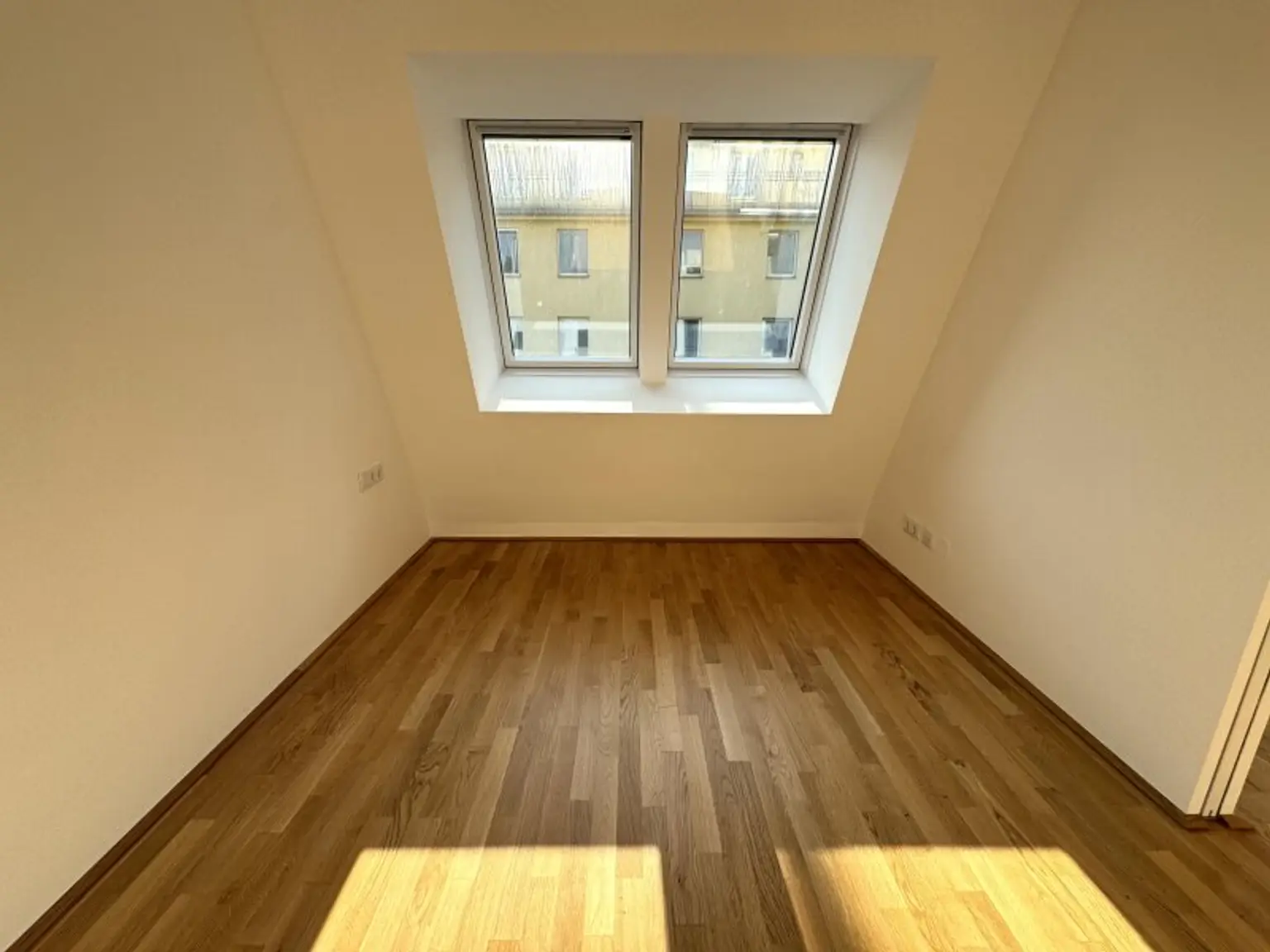 WOHNEN UND GENIESSEN IM SÜDWESTEN VON WIEN! PERFEKTE INFRASTRUKTUR – NÄHE SCHÖNBRUNN!