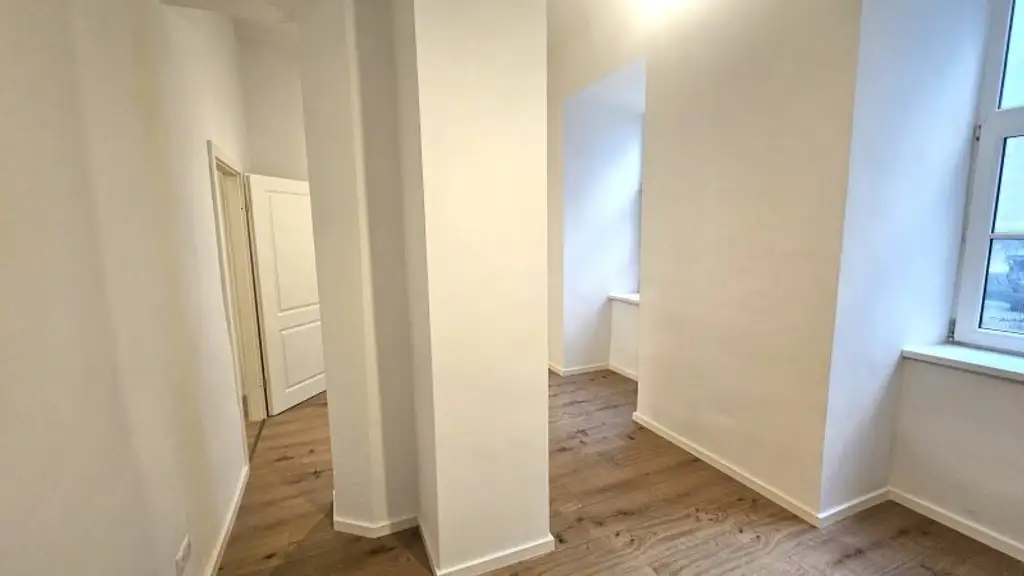 NEU RENOVIERT -  Bürofläche/Ordination Nähe Votivkirche!