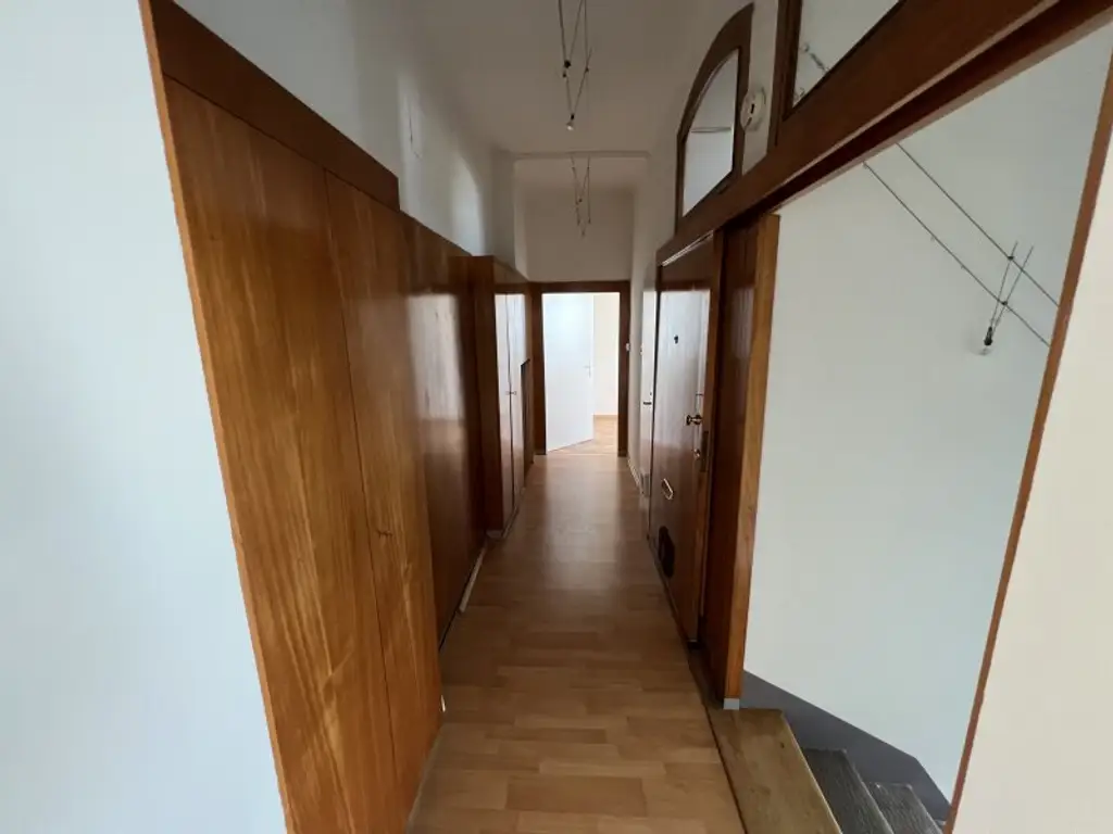 Attraktive Büro/Praxis in Wels: 7 Zimmer, Terrasse, Garage & Stellplätze! Ideal für Profis!