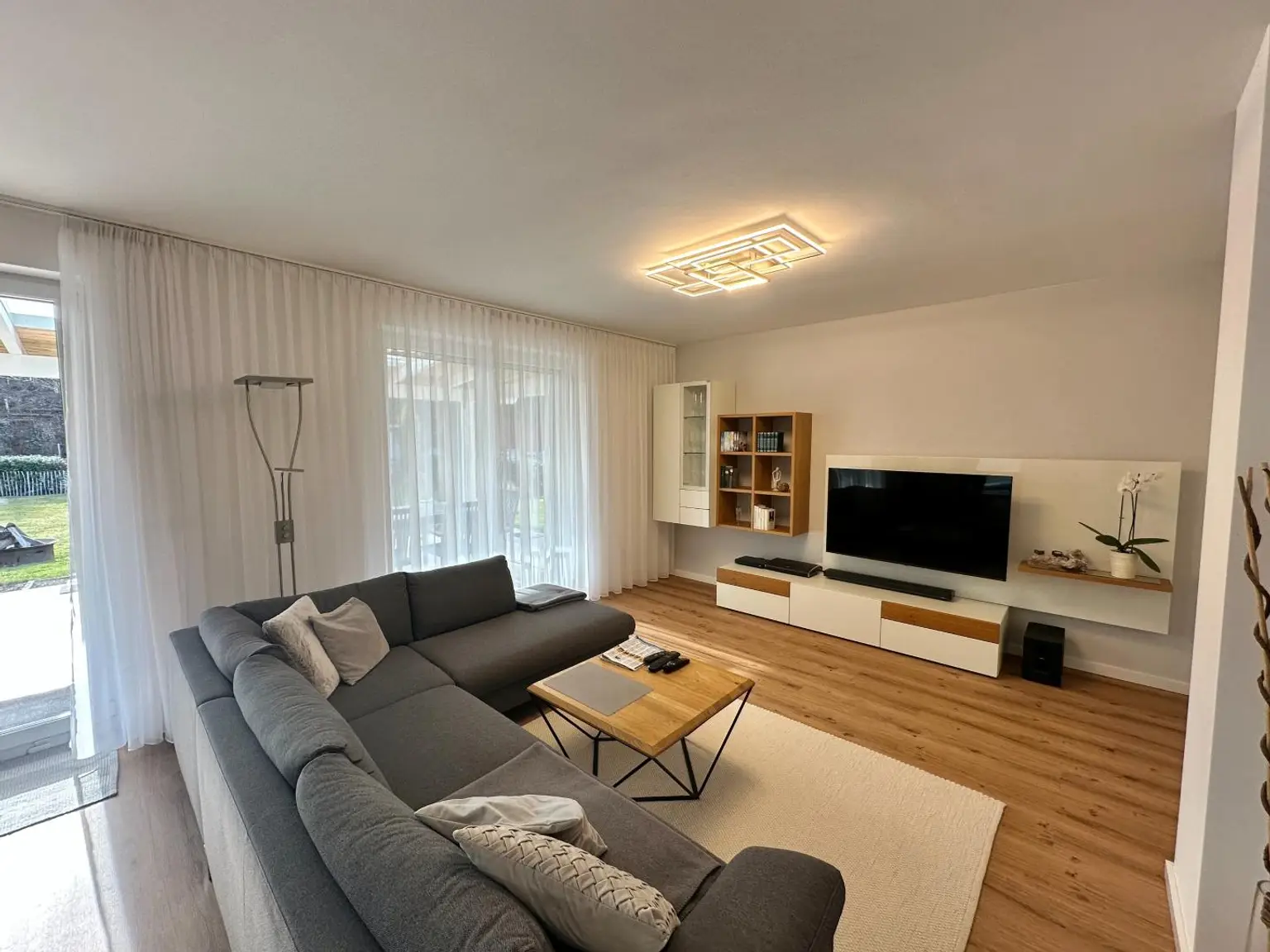 EG Wohnzimmer mit Ausgang auf die Terrasse