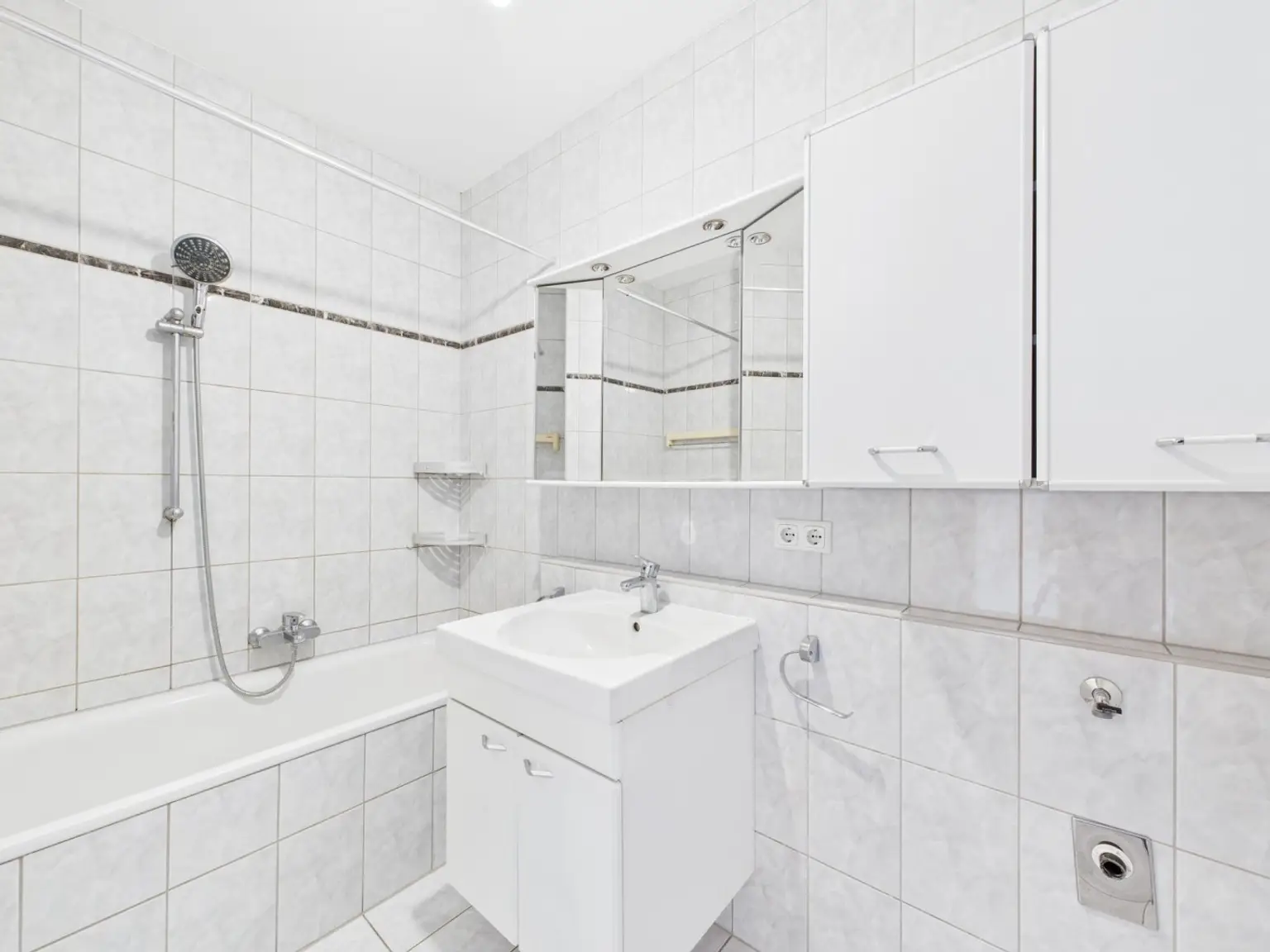 CAM04191G0-PR0077-STILL010