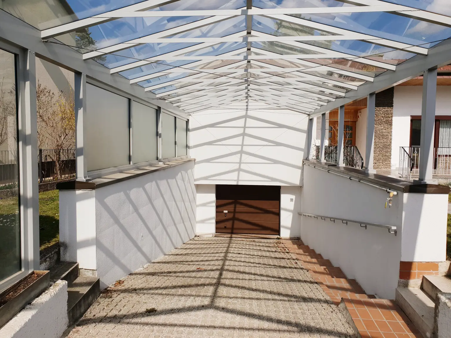 Edler Bungalow mit Swimmingpool zu verkaufen!