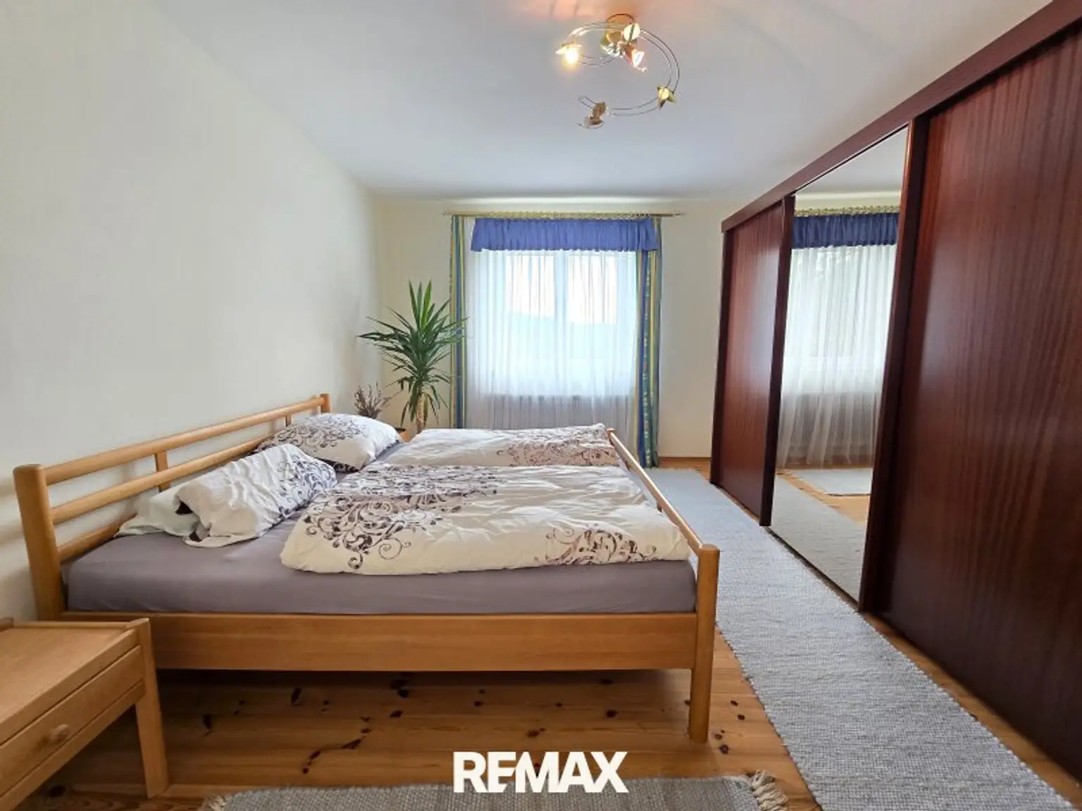 Schlafzimmer im KG