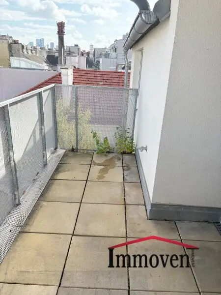 HOFSEITIG - Schöne 4-Zimmerdachgeschosswohnung mit Terrasse und Klimaanlage!