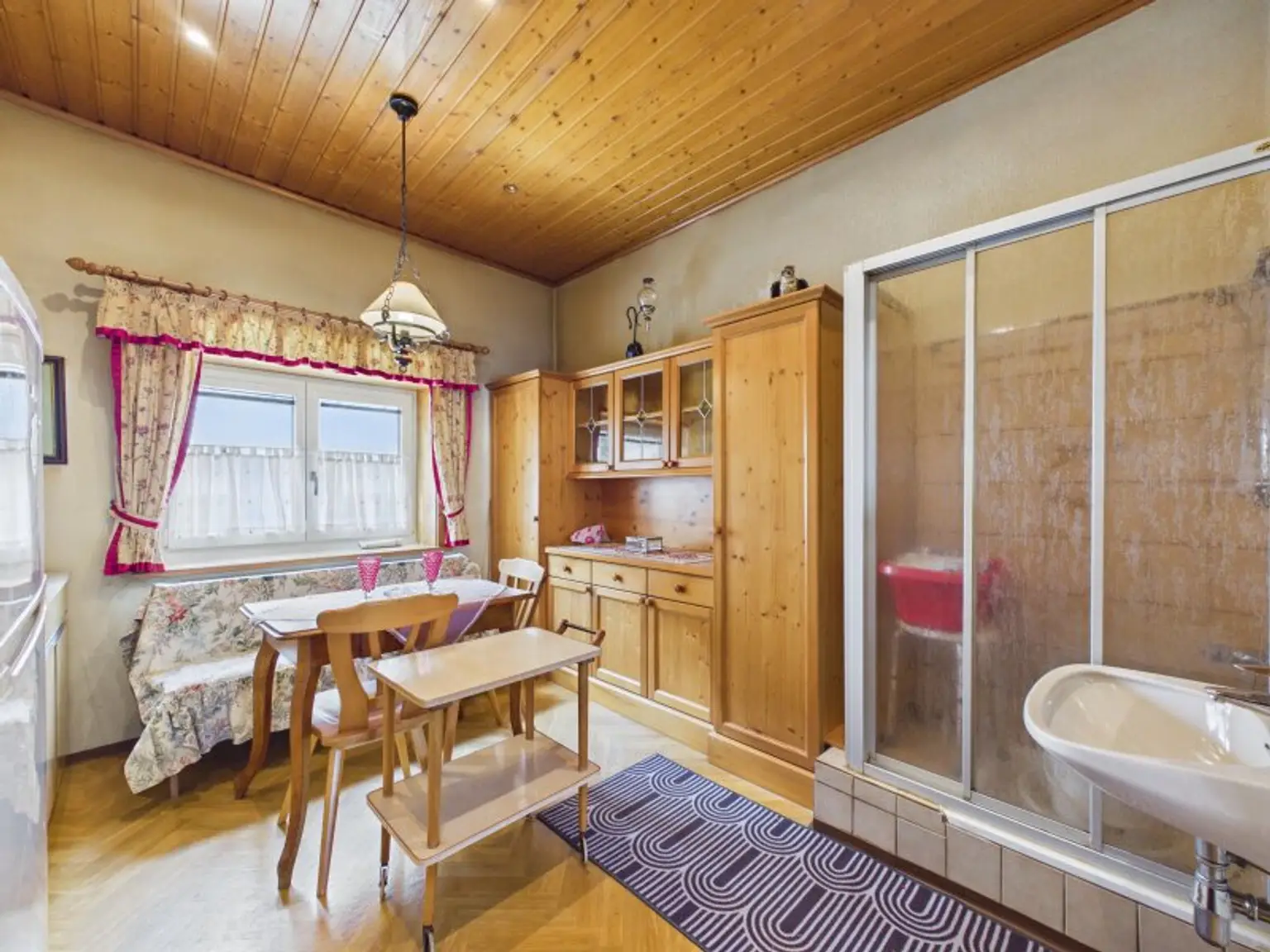 Küche + Badezimmer Erdgeschoss