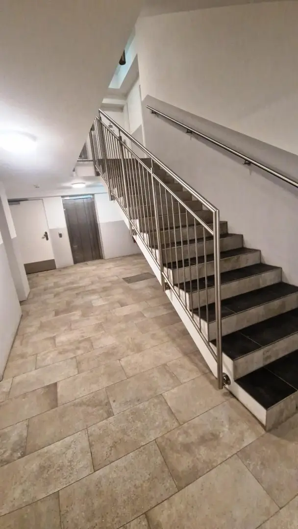 Stiegenhaus und Heizung mit Fernwärme (8)