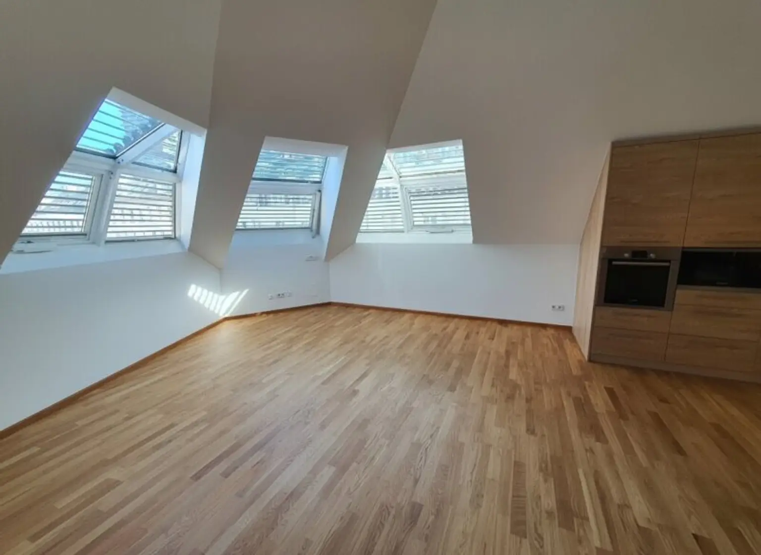 Sonnige Dachterrassenwohnung - Klimatisiert - Top Zustand - nähe U3