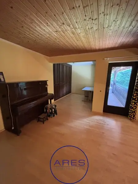 Villa mit Teich in Einzellage mit arrondierten ca. 5,6 ha großen Eigengrund