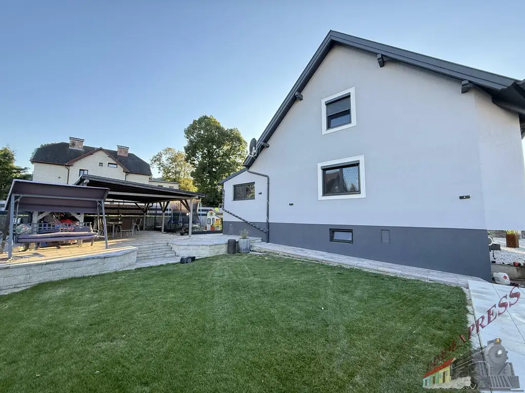 Zweifamilienhaus mit zusätzlichem Baugrundstück & vielen Extras in 2752 Wöllersdorf