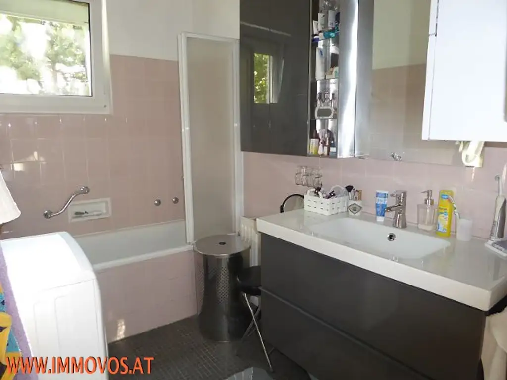 ***SEHR SCHÖNE BALKONWOHNUNG***