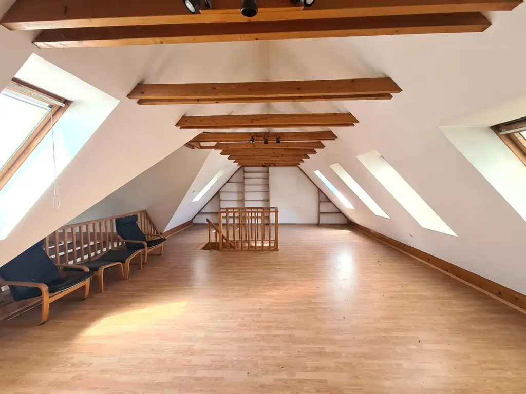 Galeriewohnung auf zwei Ebenen - eigene Garage - Balkon in den Innenhof - sehr gute Infrastruktur