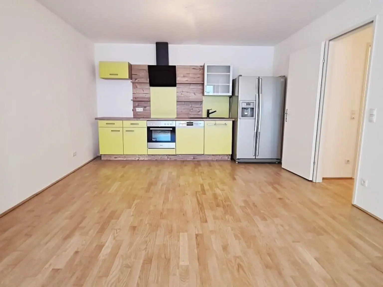 EIGENGARTEN, LORYSTRASSE, 75 m2 Neubau mit 23 m2 Garten, 2 Zimmer, Wohnküche, Wannenbad, Parketten, 1. Liftstock