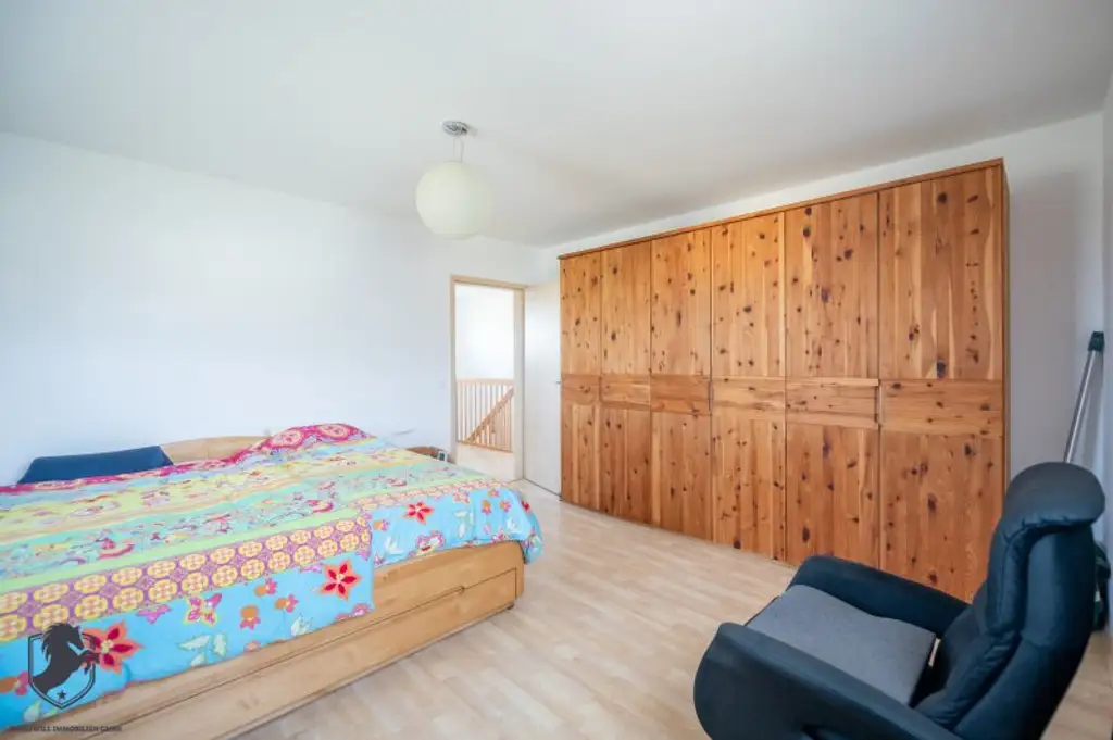 Exklusives Niedrigenergie-Einfamilienhaus mit Vollkeller auf 1.008 m² Grundstück in ruhiger Bestlage von Pixendorf