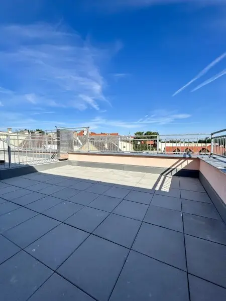 Luxuriöse Dachgeschoßwohnung in Klosterneuburg: Erstbezug mit Terrasse und Klimaanlage!