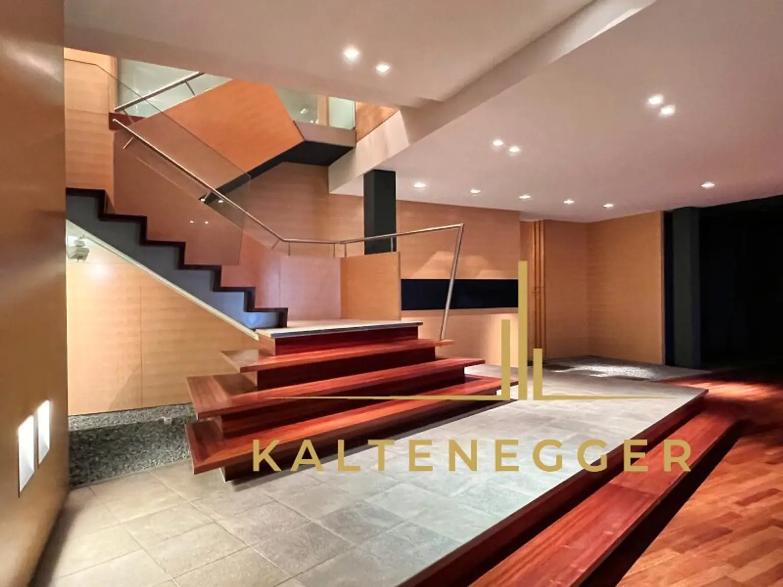 Nußdorfer Platz: Hochwertiges Büro 608 m² mit großer Terrasse  -   MIETE  10 € / m²