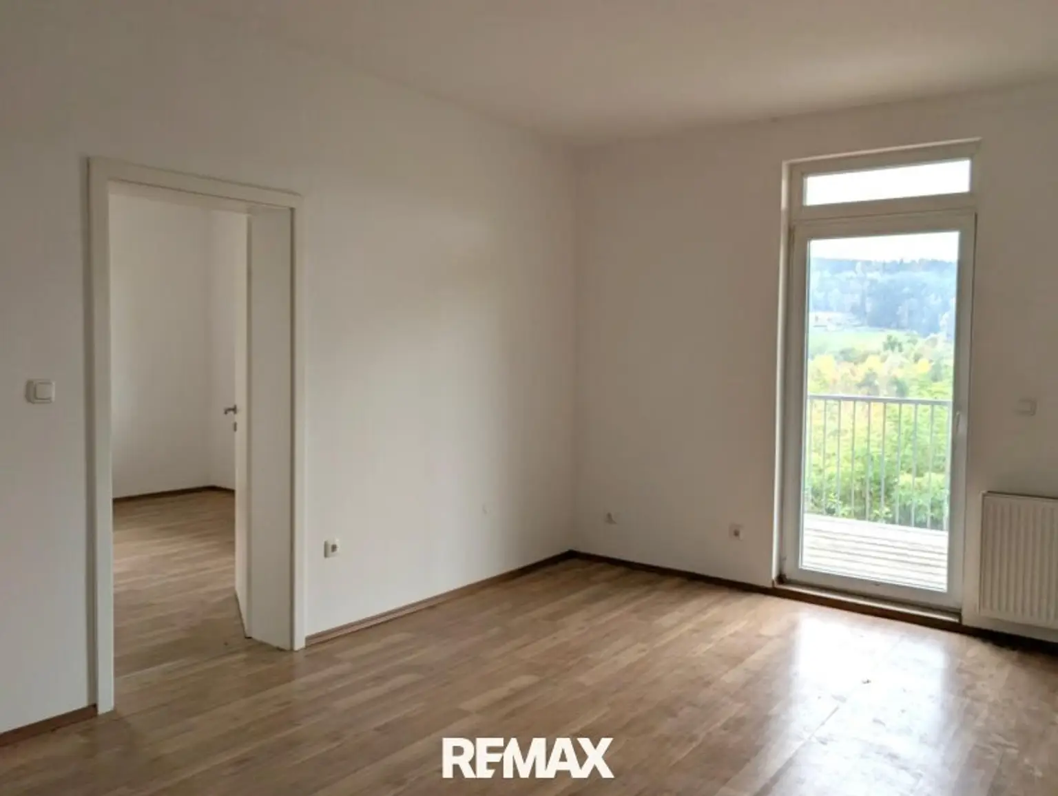 Zimmer mit Balkonzugang