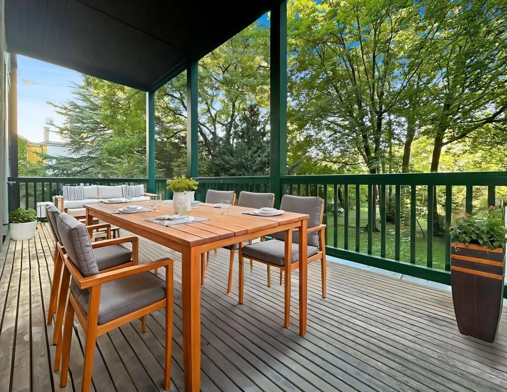 Top-sanierte 5-Zimmer Altbauwohnung mit Veranda in Oberdöbling