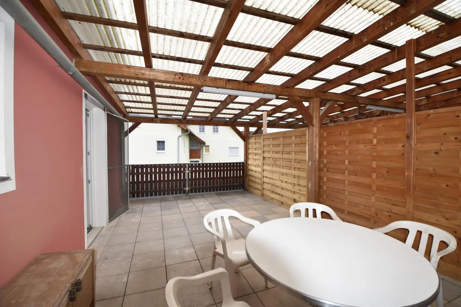 Renovierte und geräumige 3-Zimmer Wohnung mit Terrasse