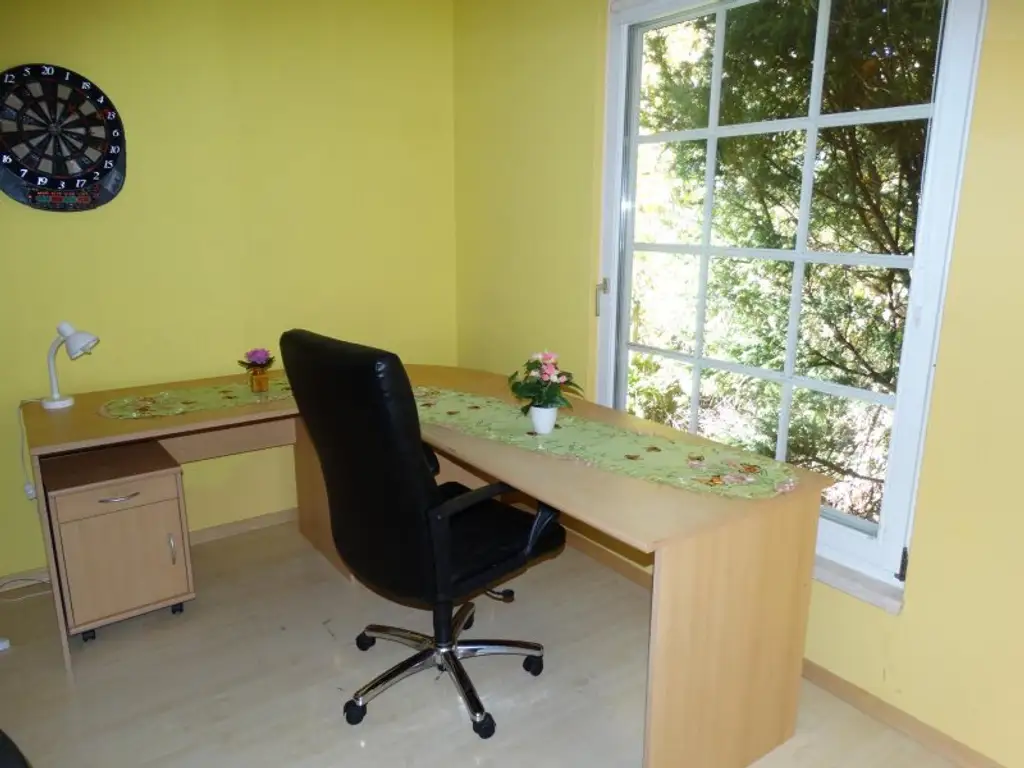 BUNGALOW INMITTEN DER VEGETATION IN RUHELAGE