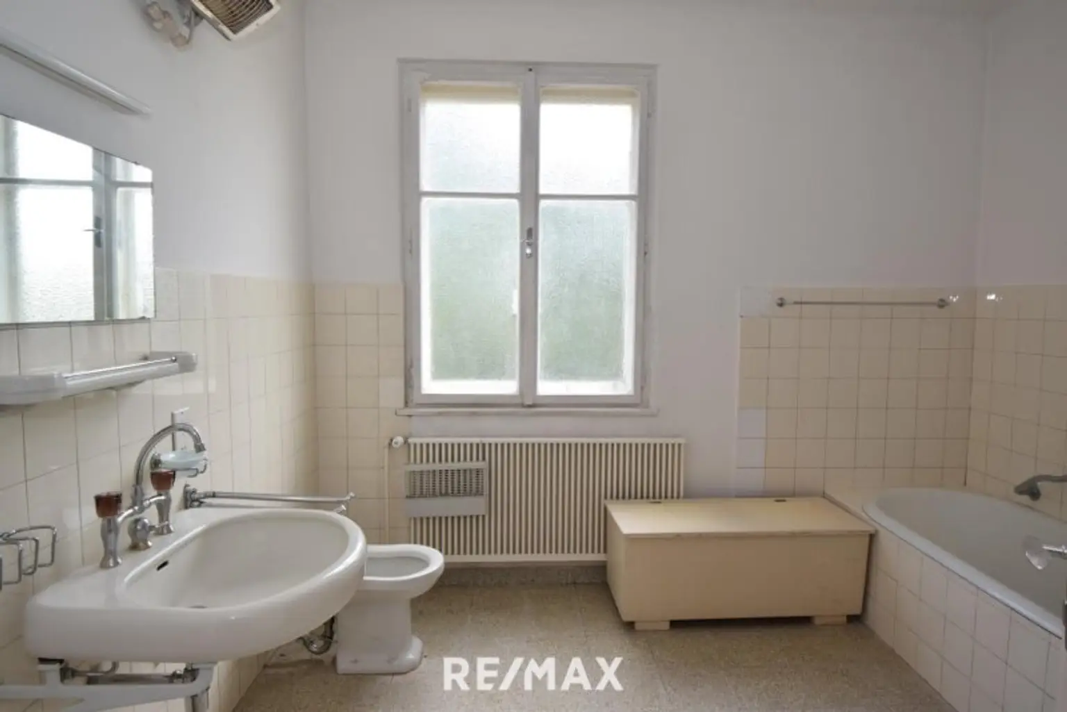 großzügiges Badezimmer