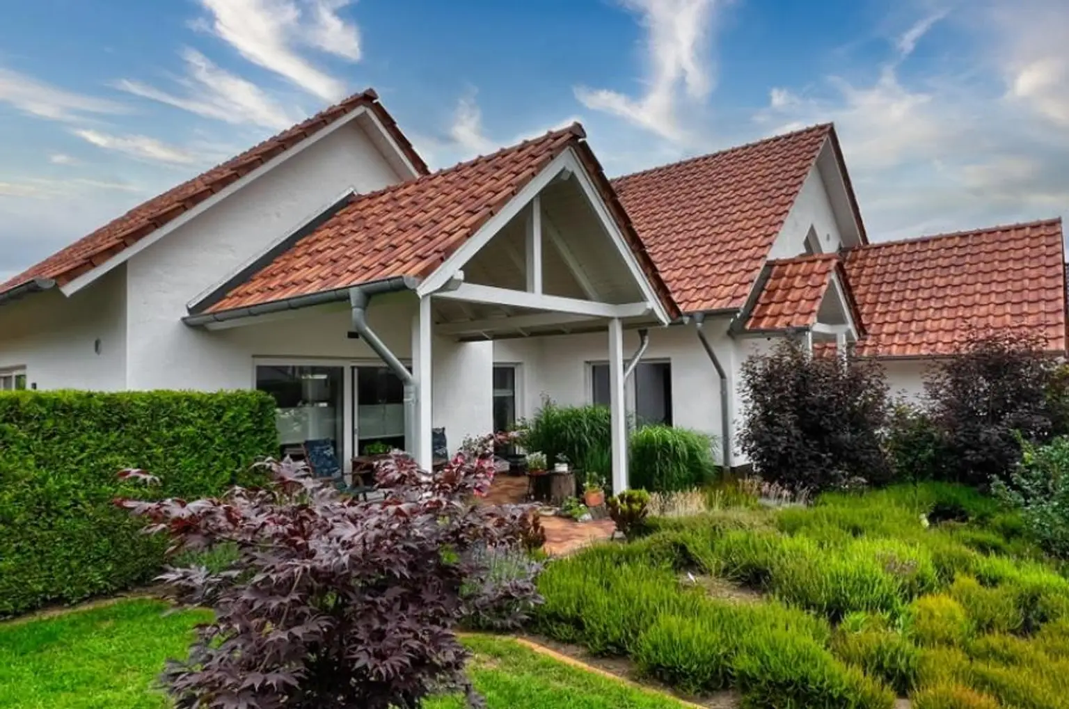 Baujahr 2019! Moderne Landhausvilla mit viel Platz!