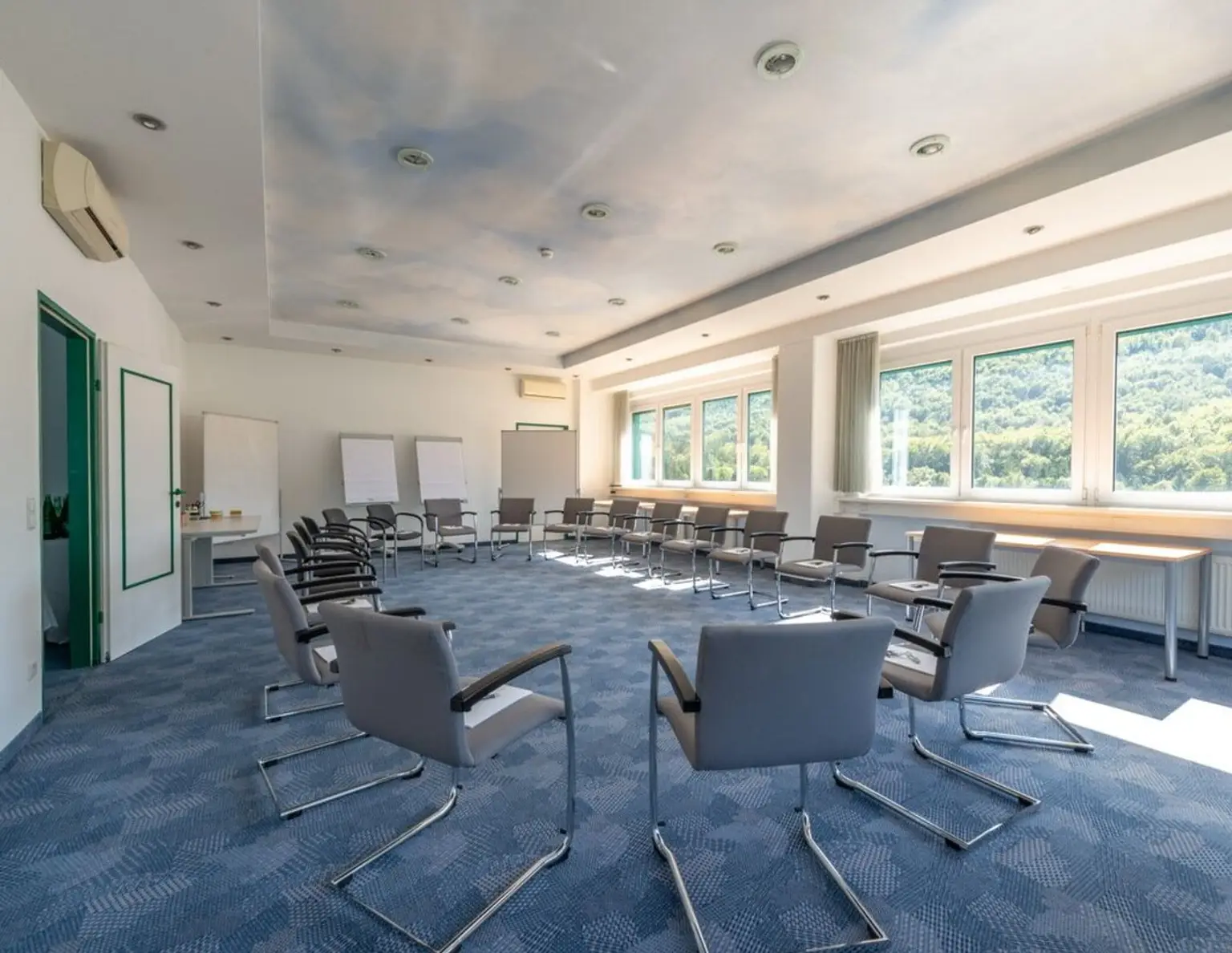 Große anpassungsfähige Büroflächen zu mieten