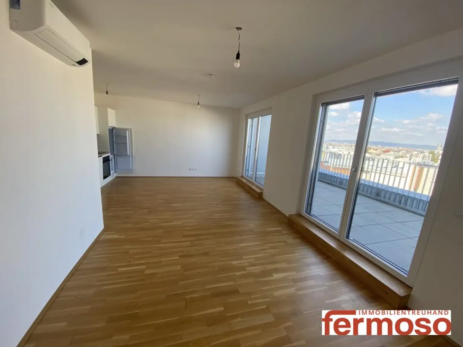 Stilvolle Dachgeschoßwohnung mit Weitblick – 1100 Wien