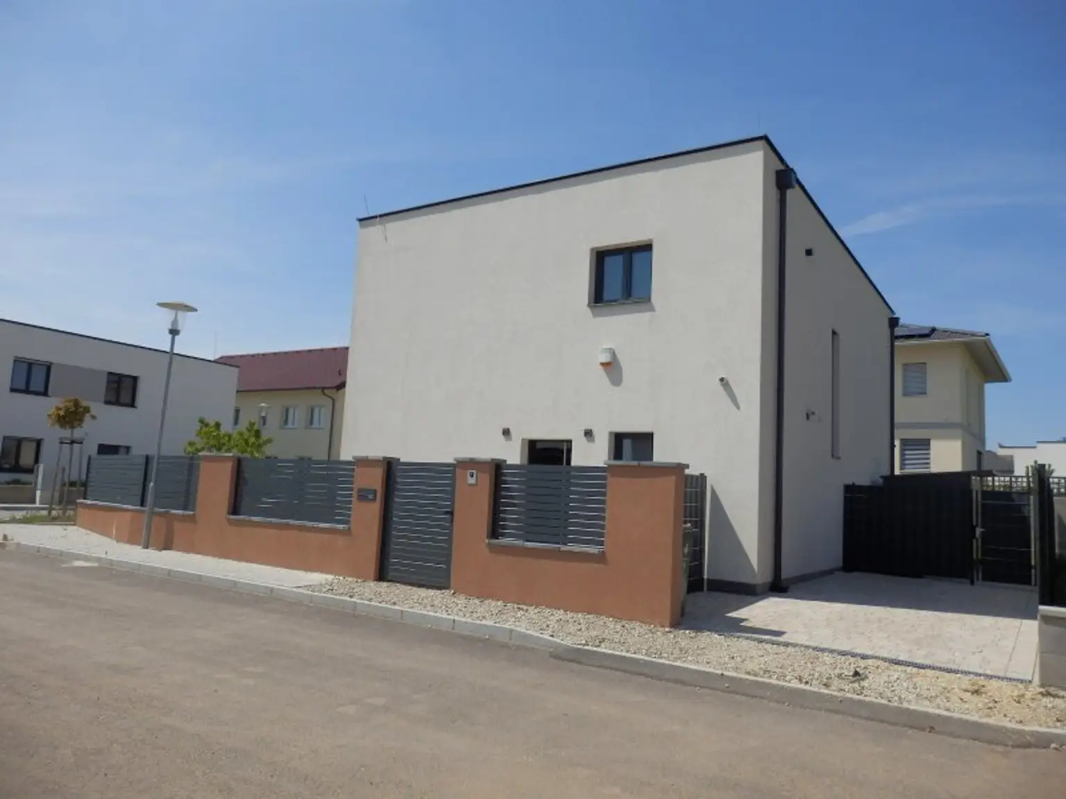 Topmodernes ZWEITBEZUGHAUS, 5 Zimmer, Garten, Stellplatz !!