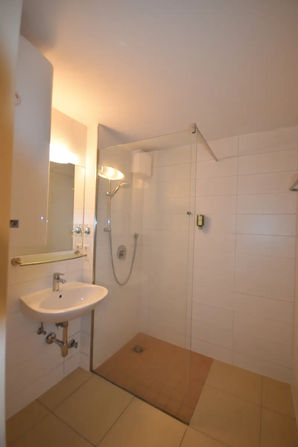 "GRÖDIG - Geräumige 2 Zimmer Wohnung in altem BAUERNHAUS (auch als WG geeignet)"