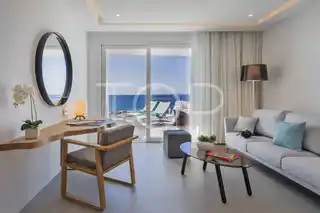 RHCB Juniorsuite front sea view with hot tub (1)