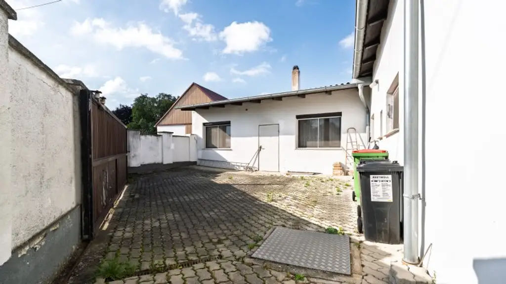 Charmantes Zuhause in Groß-Schweinbarth - viel Potential!