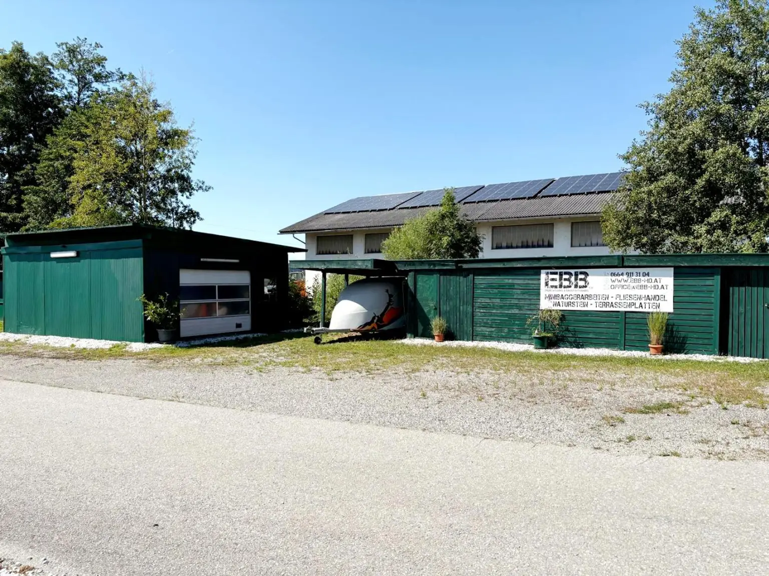 Entfaltungsmöglichkeit auf 600 m² - 2 Wohneinheiten, 4 Garagen ...