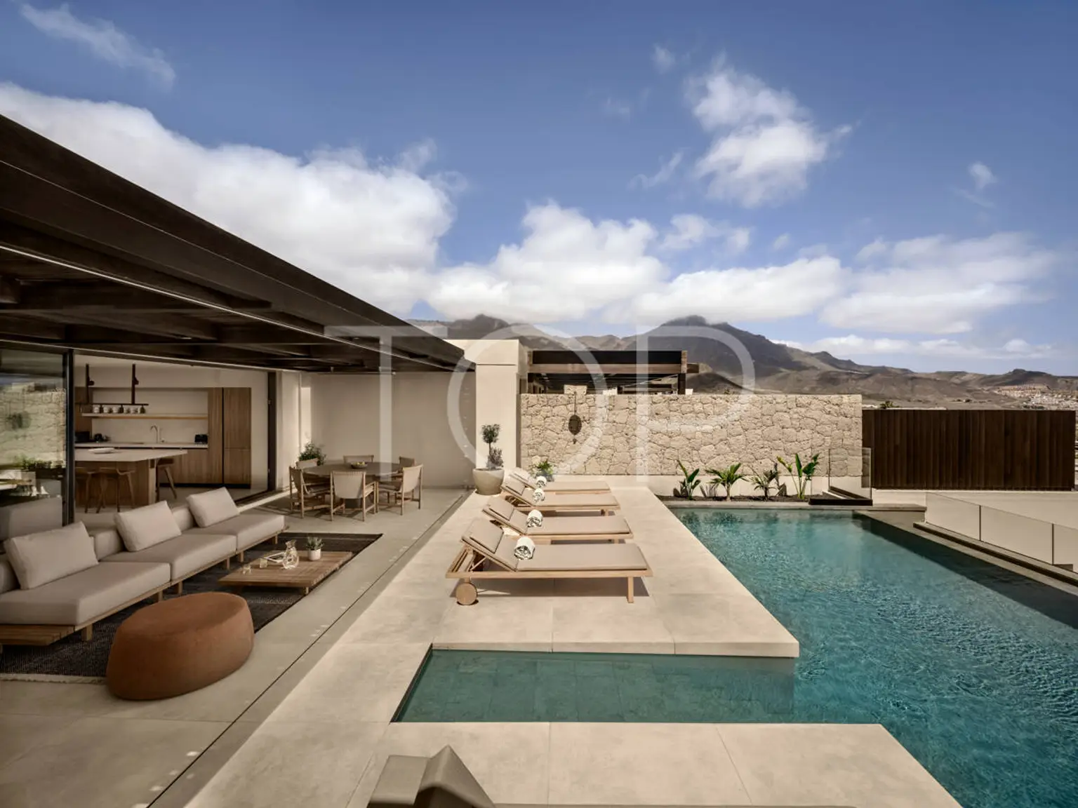 3-bedroom villa pool