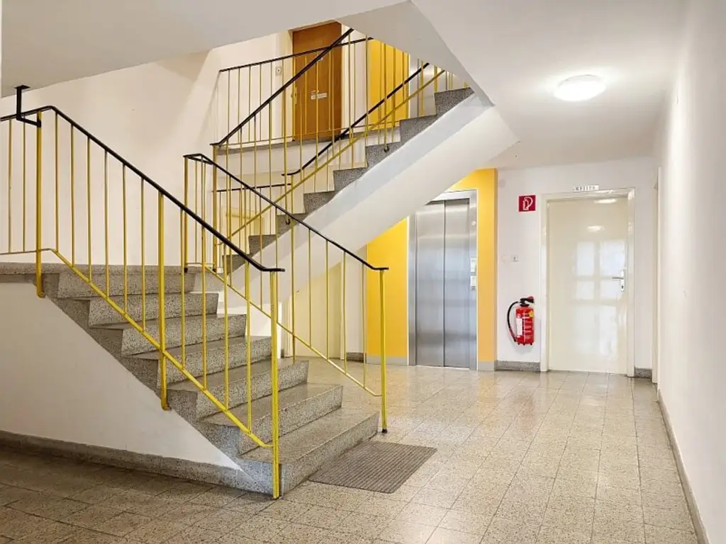 Großzügige 2 Zimmer-Loggia Wohnung - ruhig und gleichzeitig zentrumsnah - komplett möbliert